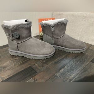 Ugg mini Bailey Button Boots